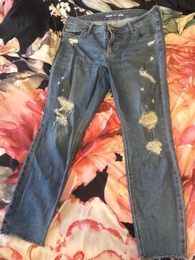 Old Navy Distressed Blue Cropped Ankle Jeans